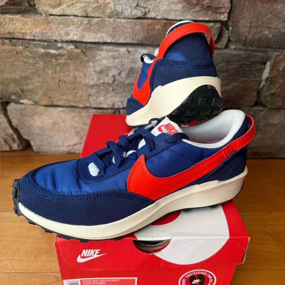 New Nike Waffle Debut athletic shoes 9W/7.5M